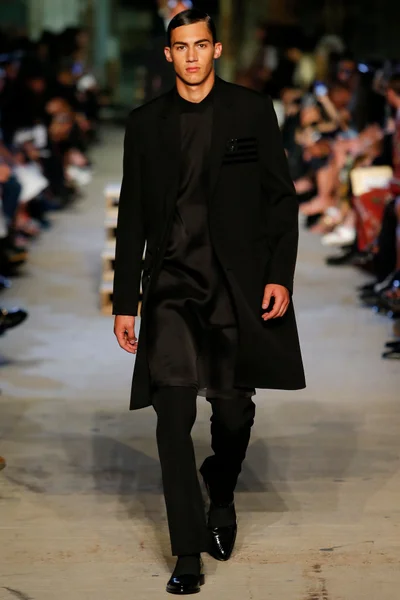 Look 30